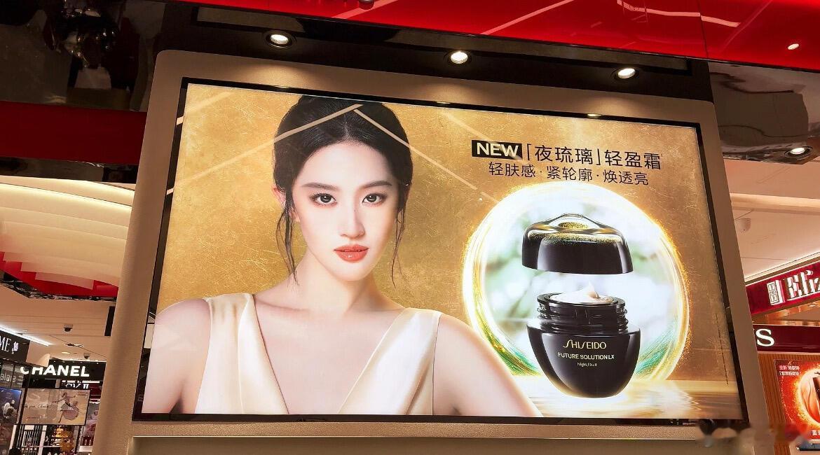 哇靠新妆容…………（美到失语） 