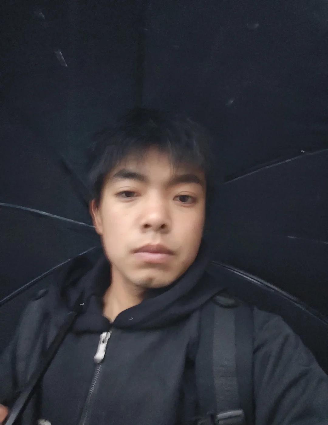 下雨天☔️
头发打湿了。大学大学生 下雨记得带伞