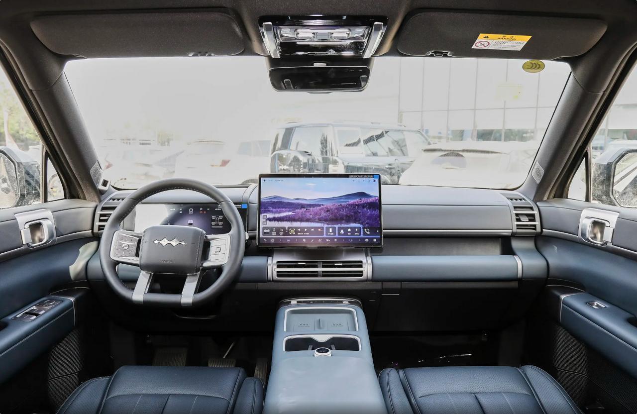 真狠。还能这么玩。

方程豹 钛7，自去年9月份上市以来，月销直接冲到了3000