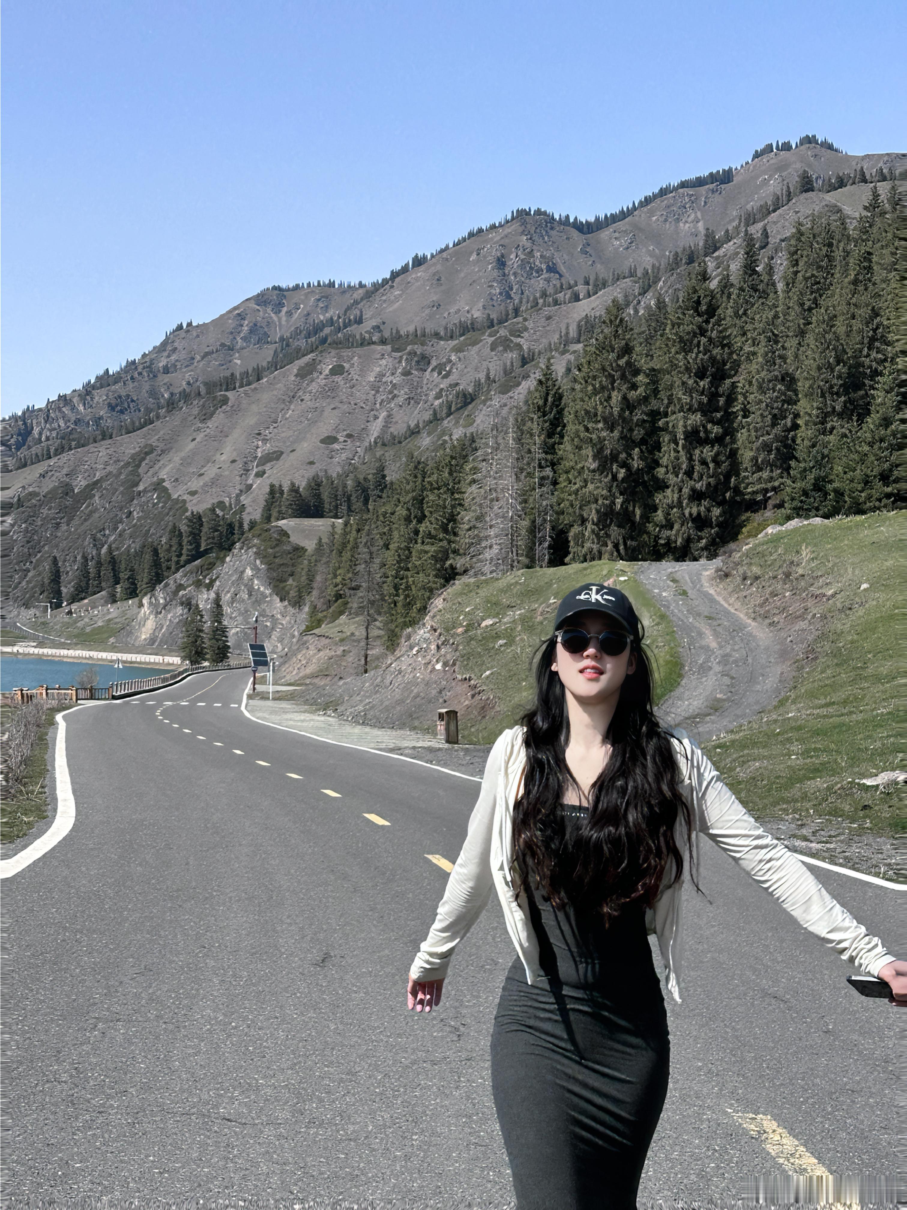 山水之间  ​​​