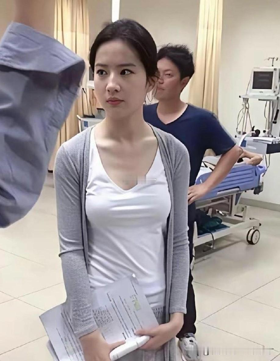 是本人吗[what]
自豆包这些软件出现后
网上看到什么都不敢信了[捂脸]