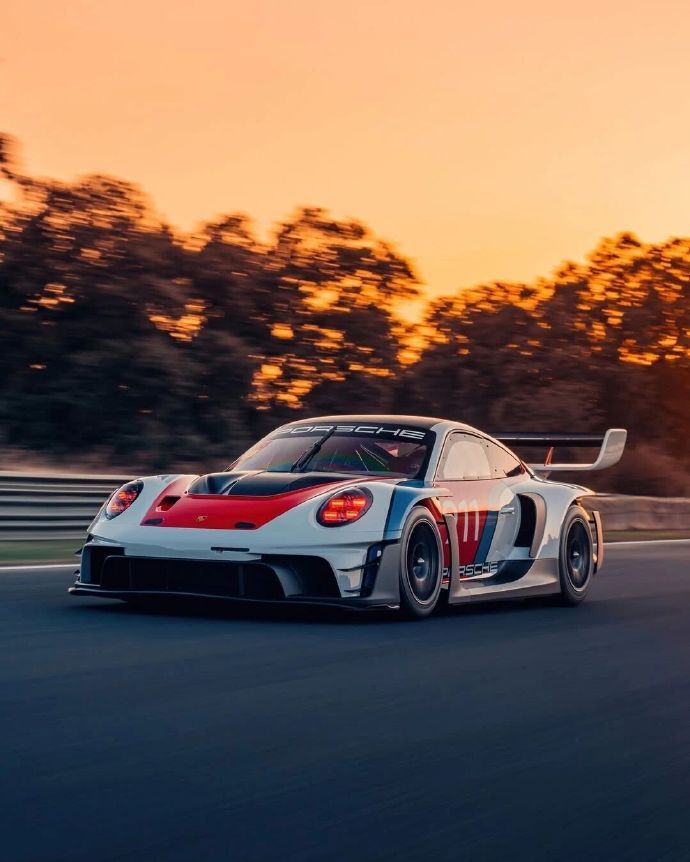 保时捷911 GT3 R Rennsport，限量77台！有没有被帅到！