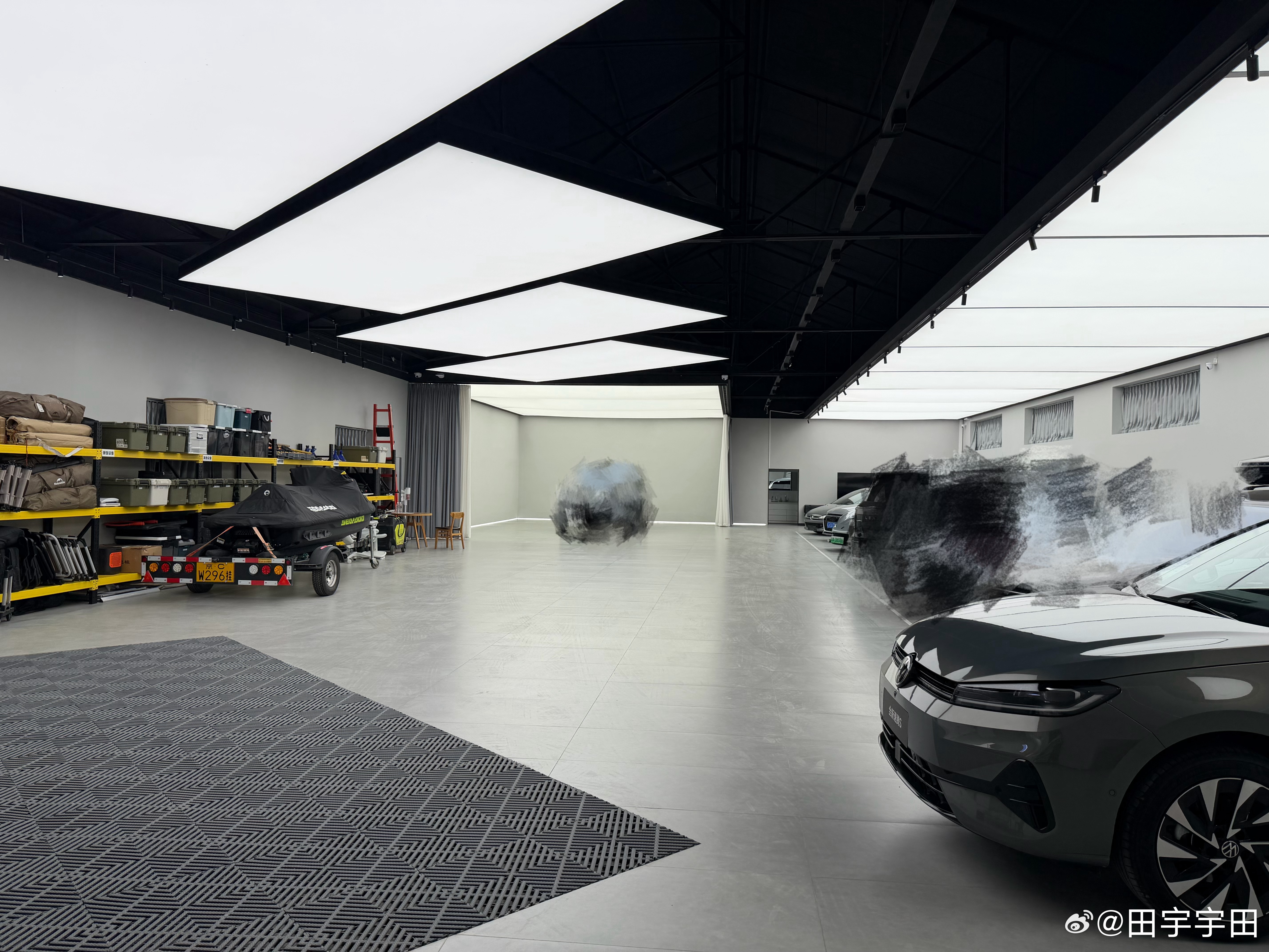 韩哥这车库可真好用啊冬不冷夏不热冰箱里全是饮料卫生间干净卫生最重要的，全是保密新