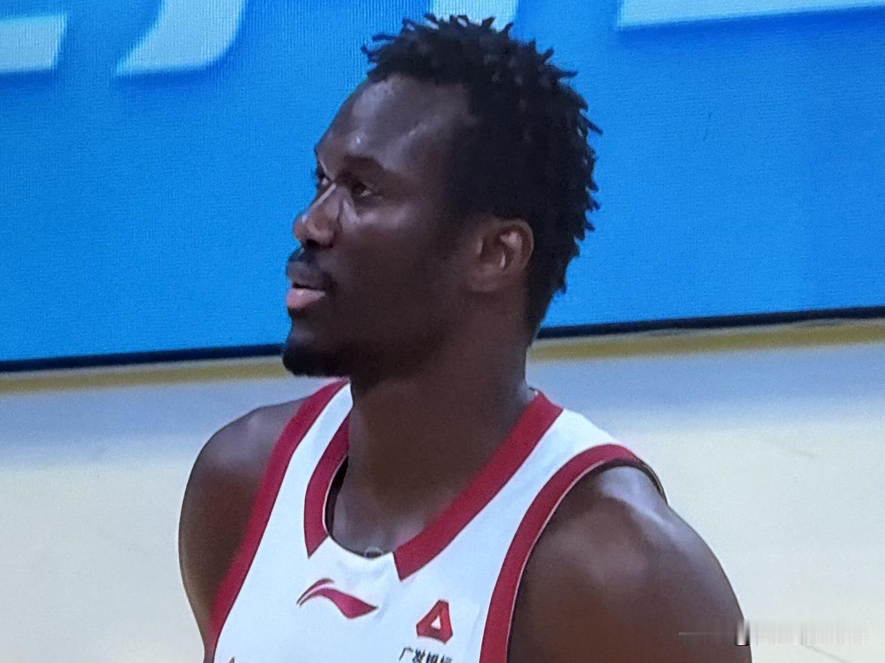 Cba8进4打得热火朝天。
上半场结束。
广厦48:48山西。
深圳55:54浙