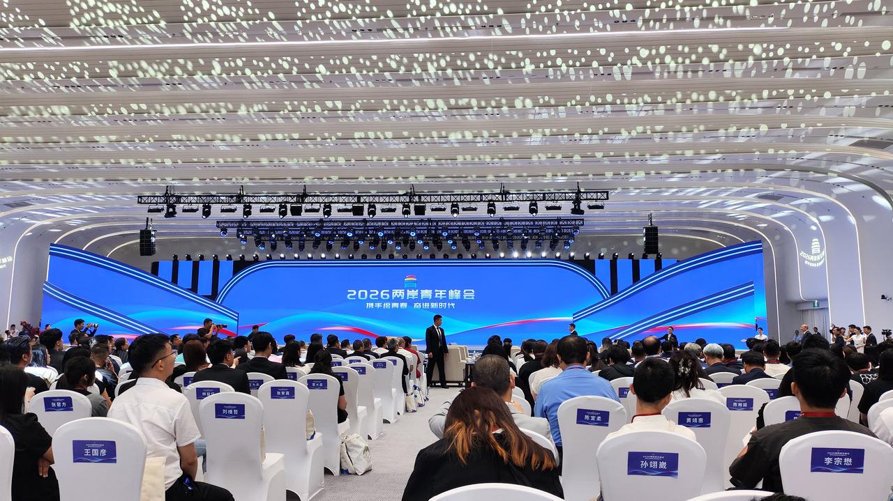 赴京参会悟新机 科技搭桥促两岸青年交心——参加北京两岸青年峰会心得
 
有幸参与