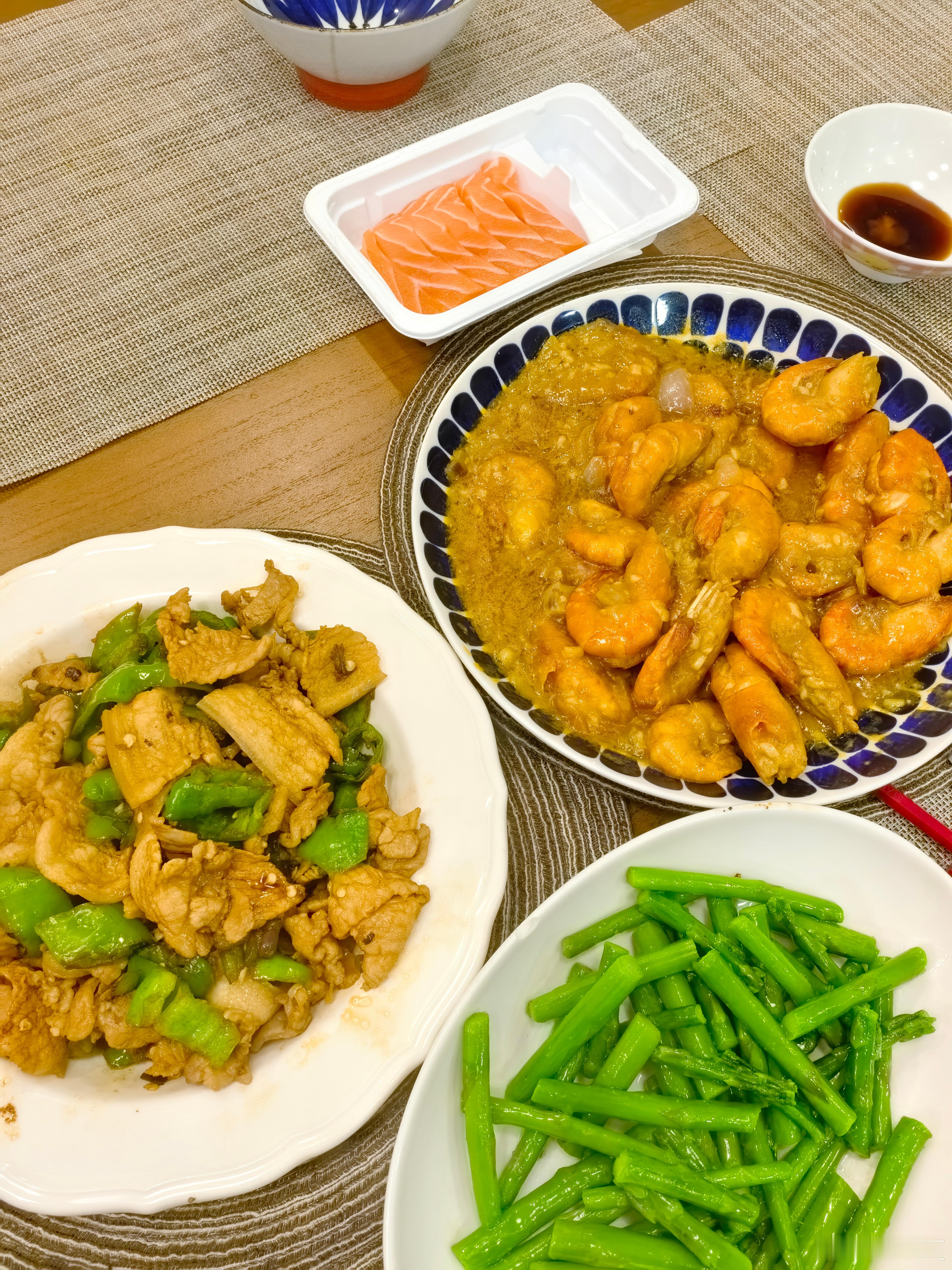 00后追到80后的爱情故事孙丞潇用一百道菜追到金莎00后小男生用80后的方式，做