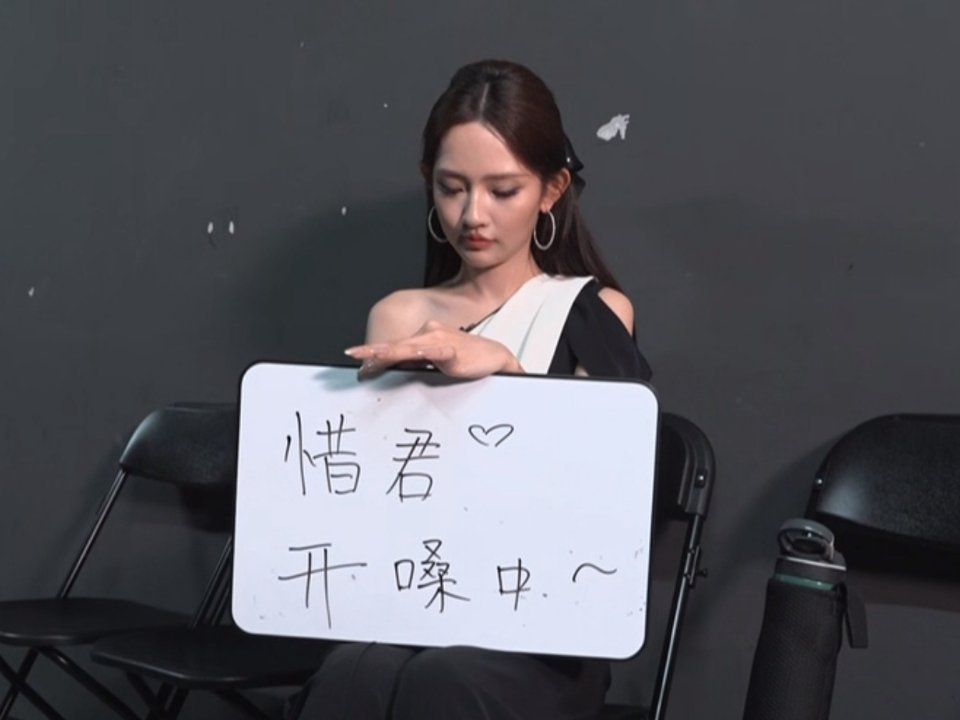 女宝们萌😌 