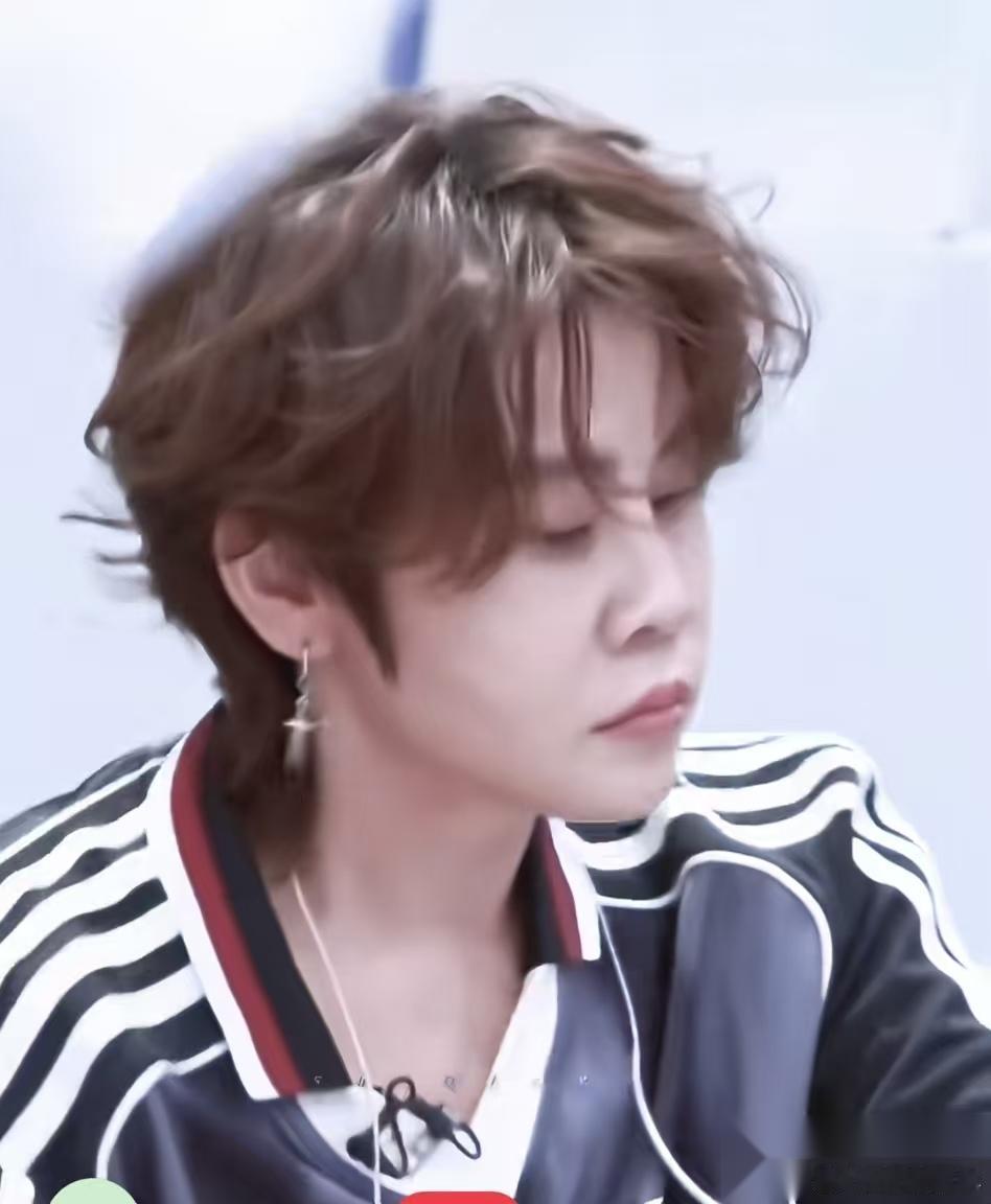 浪姐不愧是减肥训练营， 王濛都瘦出少年感， 阚清子产后直接瘦成小V脸，就连 50
