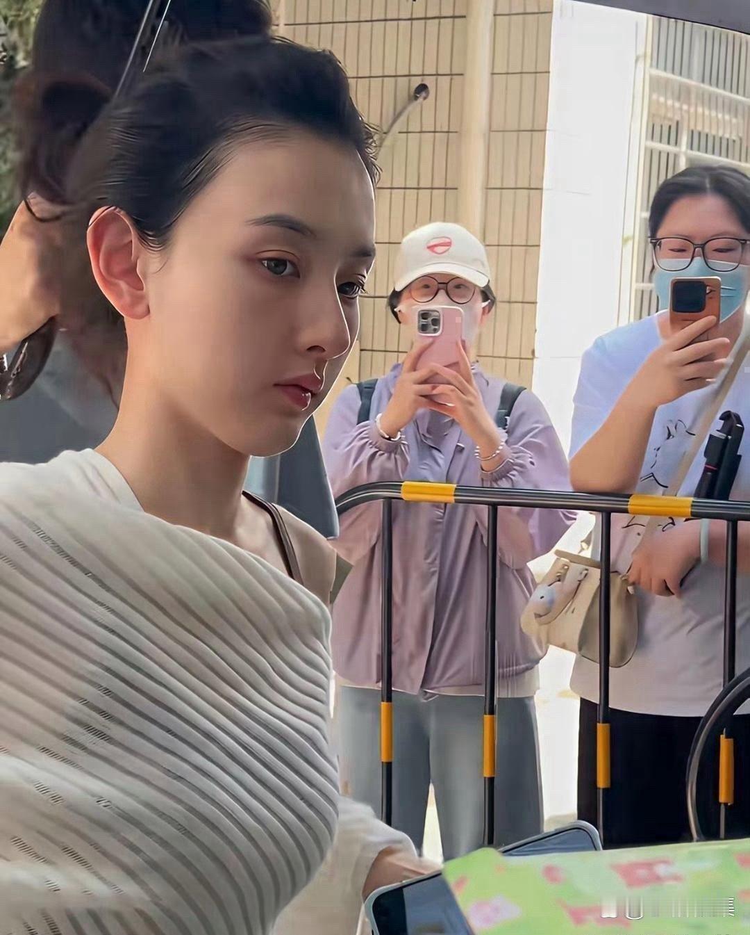 宋祖儿私‏‏下竟然也这么好看‏，素颜也太绝了吧。 
