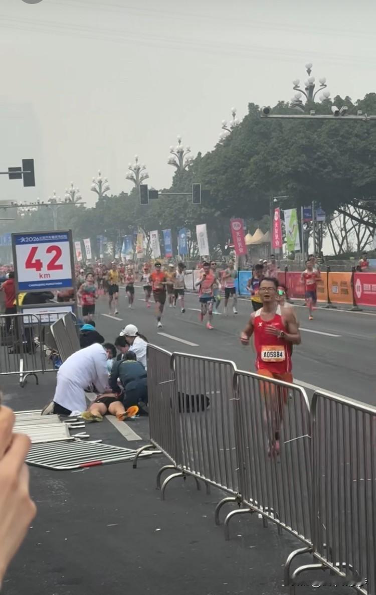 跑步虽好，但也千万不要过量，一定要了解自己的身体，量力而行！要保持跑步的初心，享