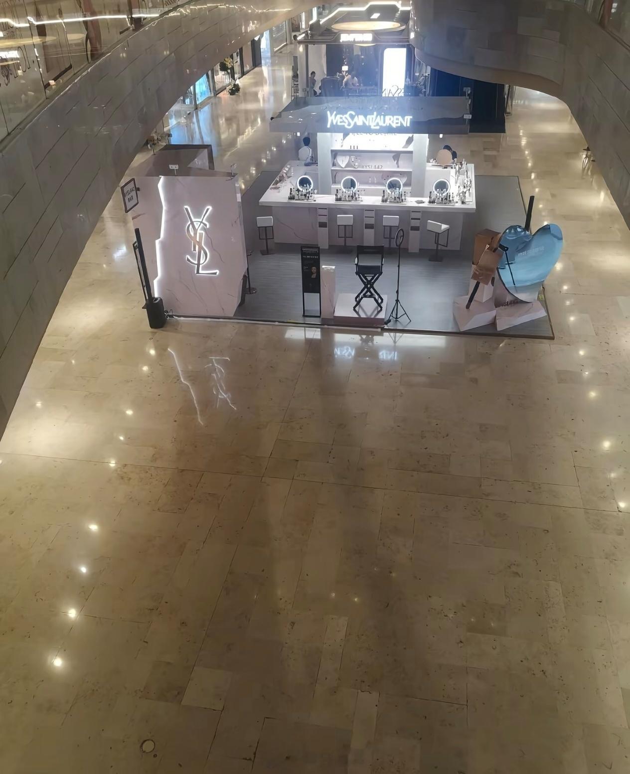 邓为  8月25日dior德基广场一楼第一视角（场地未撤离视角）迪奥全球美妆大使