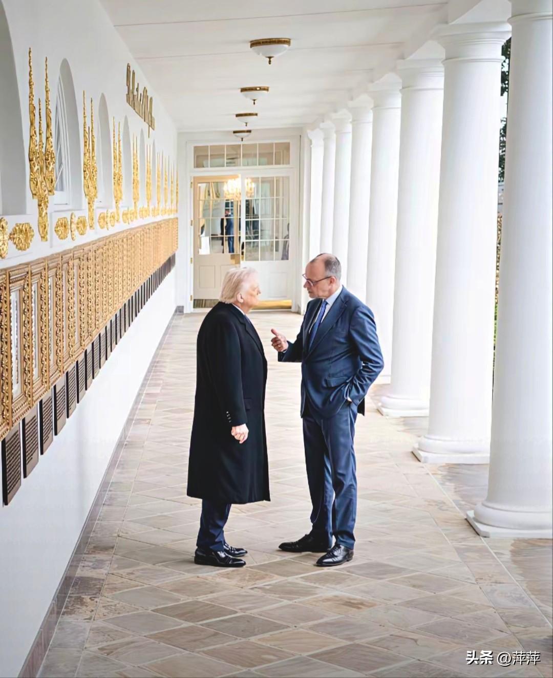 默茨发布这张与特朗普在白宫走廊交谈的照片，意在传递多重信号：一方面，展现德美高层