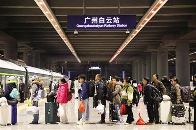 2月2日凌晨，2026年春运广州首趟列车已经开出

今年的你，准备好回家了吗？