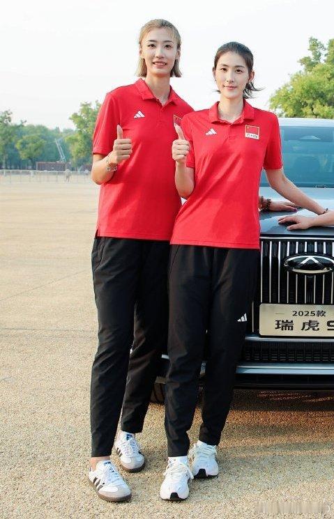 📸王媛媛 & 刁琳宇#女排[超话]# ​​​
