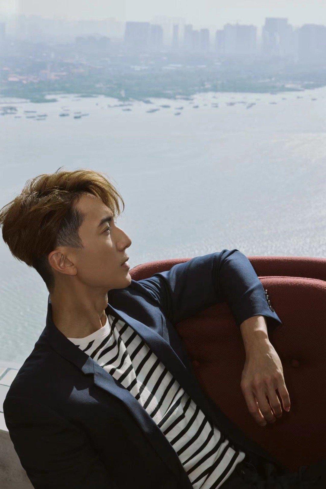 悦凯经纪｜#吴尊 ✘ #梅赛德斯-奔驰揭晓VCLASS焕新时刻 为热爱奔驰✨  