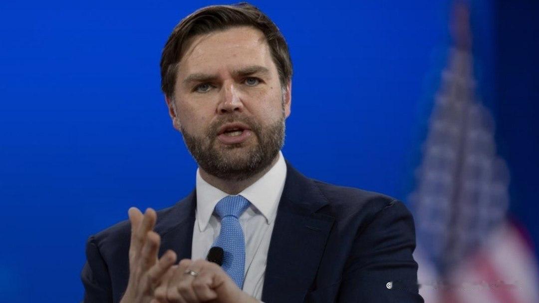 几个小时前刚说万斯因安保问题取消行程，现在ABC记者又改口了：万斯将重新带队去巴