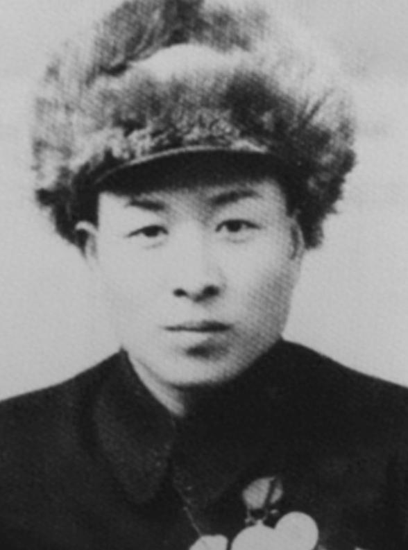 [微风]1941年,八路军战士郑希和执行任务归来歇脚，竟撞见8名日军追逐农妇，他