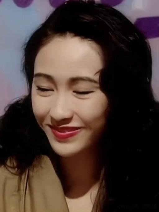 黎姿：一笑倾城，梨涡浅醉，港风美人，岁月不败真女神。你过生日选阳历还是农历 什么