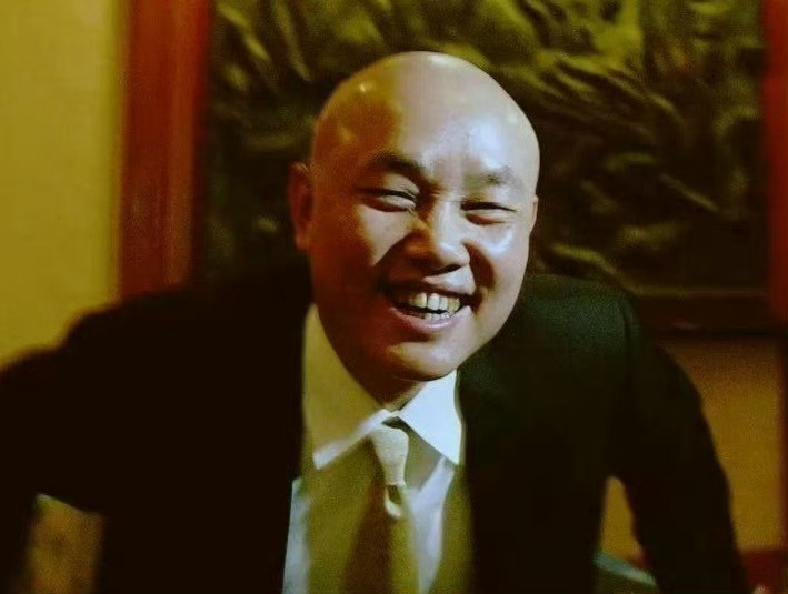 每一个曾经意气风发，心比天高、视小目标为探囊之物的男人，只有人到中年，但很多人每