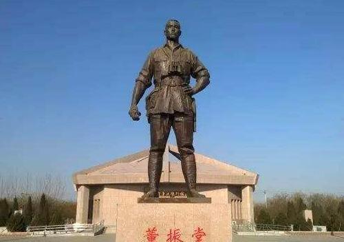 1937年一位将军为国捐躯，毛主席和朱德等人悲痛不已，现场痛哭失声令人动容！
1