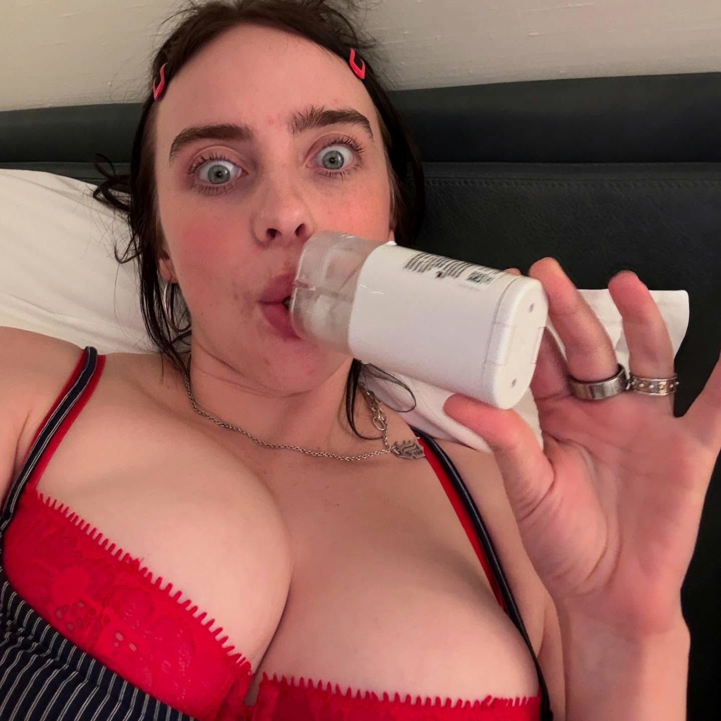 WOW~~碧梨Billie Eilish秀爆乳新自拍！！！[憧憬][哇][舔屏]