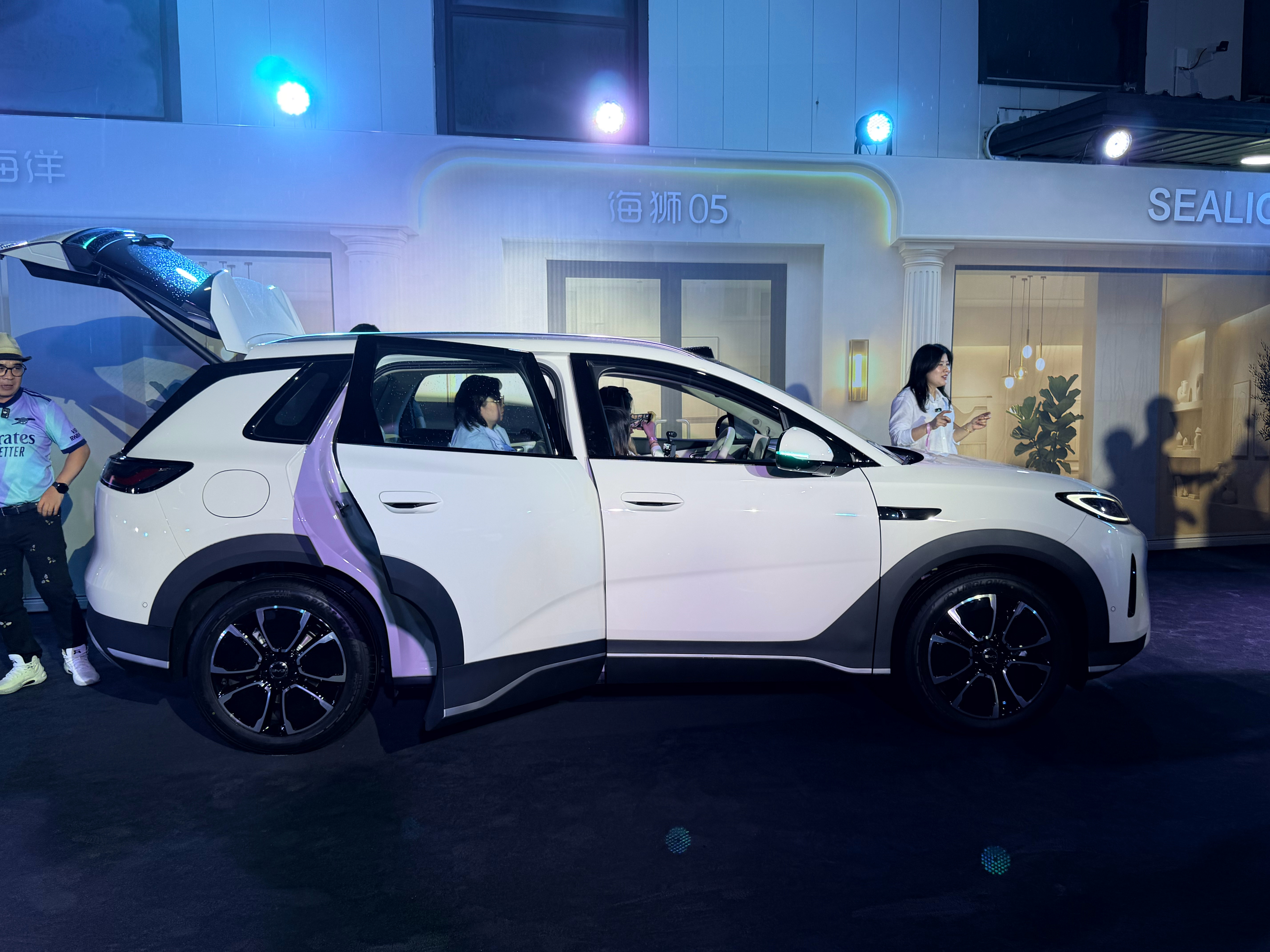 比亚迪海狮05发布会来咯！支持闪充哦～以后服务区上厕所都要跑着去了，不然容易被人
