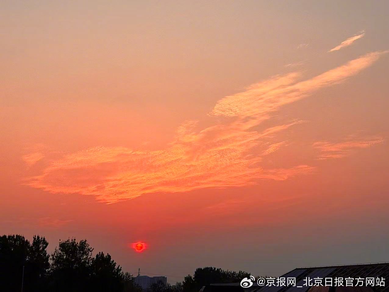 【#北京旭日东升迎接新一天#】#北京朝霞送你夏日缤纷特饮# #今天北京真好看# 