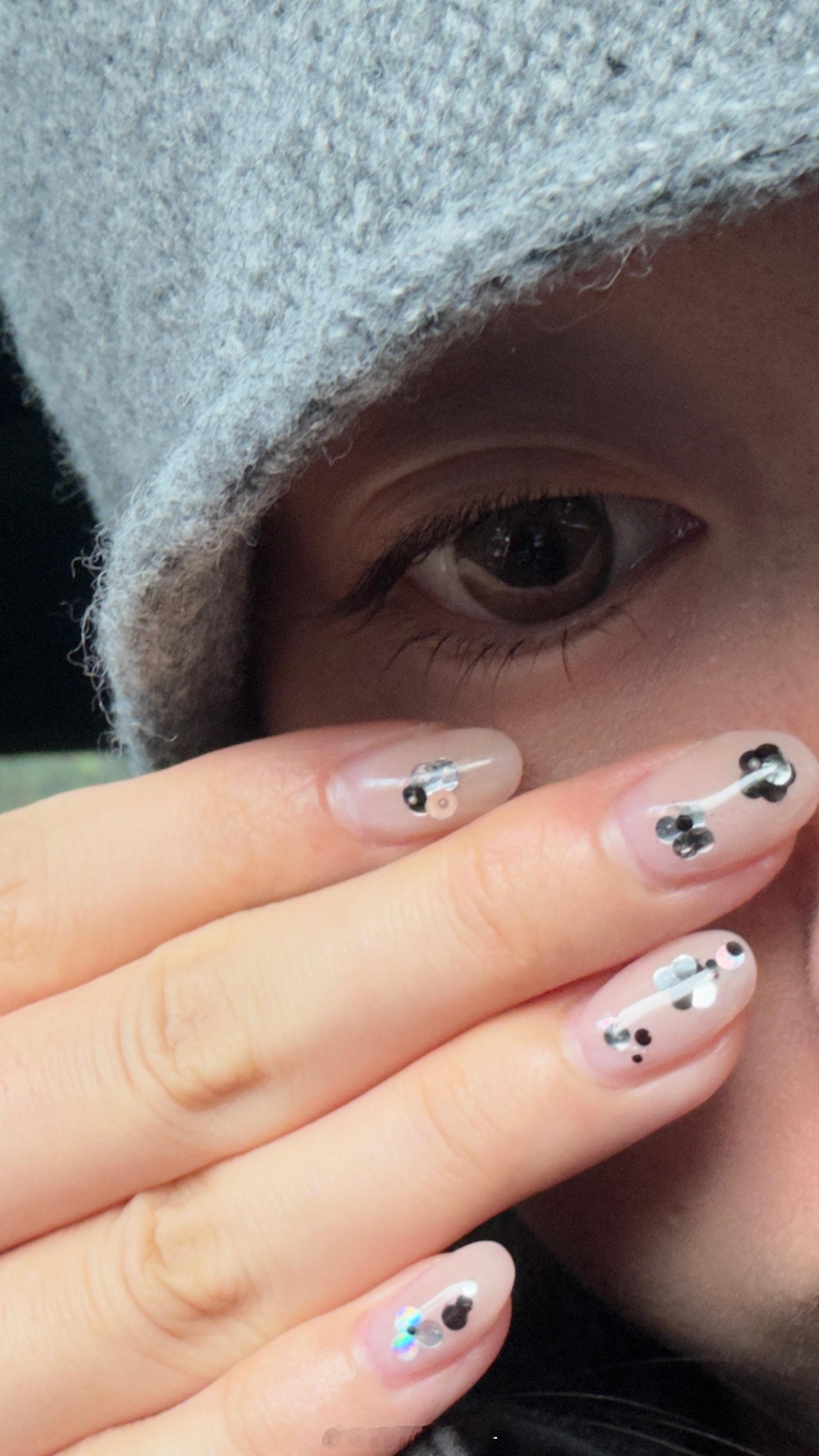 今天尝试了自己接睫毛手艺+1[收到] ​​​