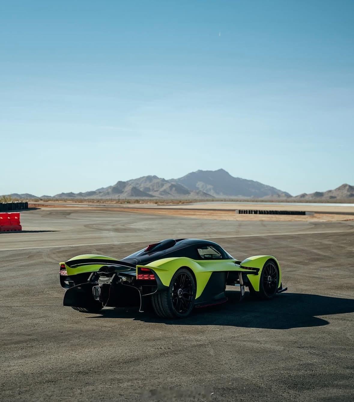 🎾🎾🎾Aston Martin Valkyrie🎾🎾🎾 