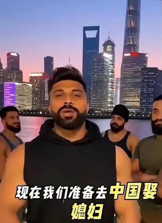 印度，几名男子，公开喊话中国女孩，称自己想来中国娶中国女孩，并且表示，中国女孩可