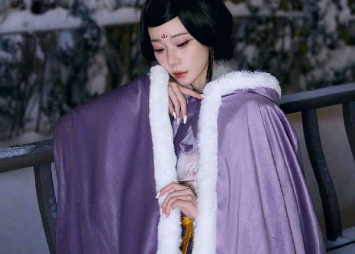 张紫宁张紫宁紫袍花钿妆张紫宁花钿妆紫宁好美！！紫色果然很有韵味 