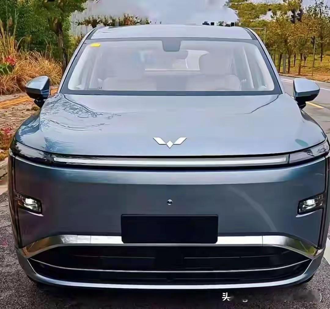 恭喜五菱汽车8月销量达到13万辆，其中新能源销量达到83788辆（占比超64%）