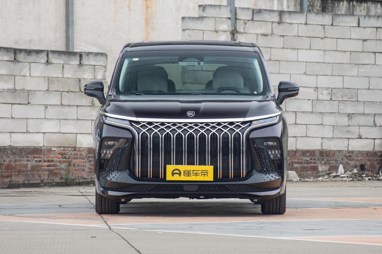 【新车预售】日前，我们获悉到，东风风行星海V9 PHEV 200km尊享型的抢先