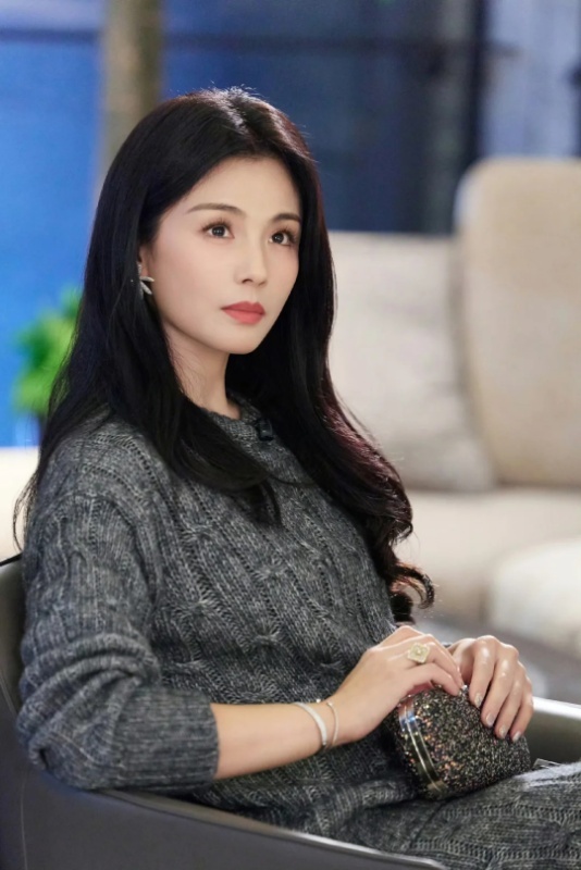 何赛飞亲刘涛无限超越班 无限超越班名场面+1！何赛飞搂着刘涛就是一通亲，刘涛笑得