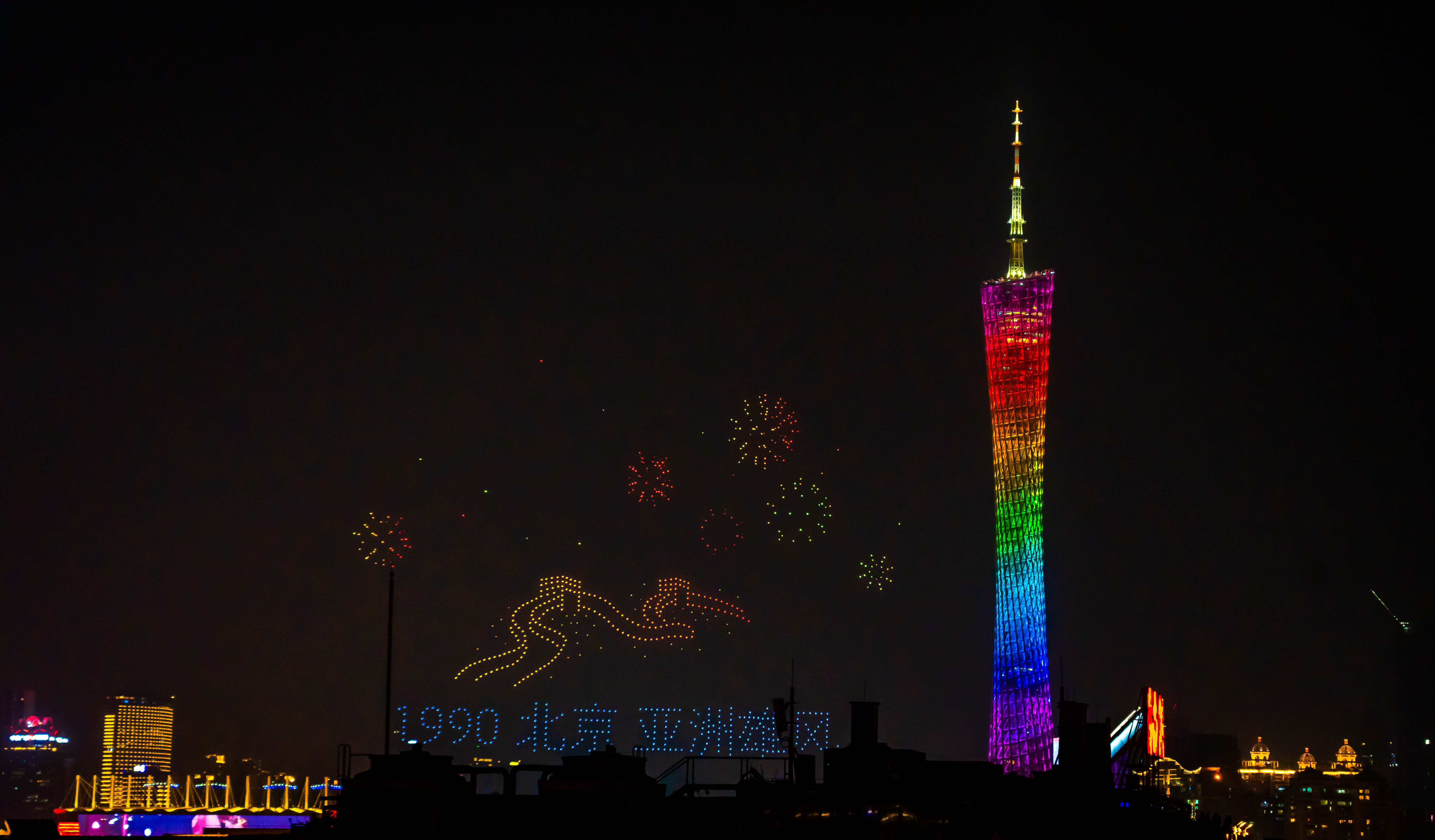 #广州无人机烟花秀为亚运加油#这几天一直被杭州的亚运会氛围刷屏，终于我们广东也有