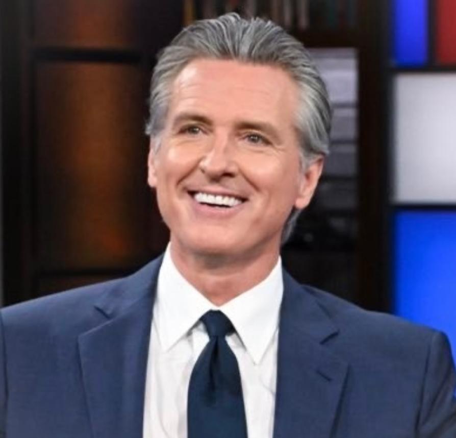 美国人正在为特朗普的腐败买单！加州州长纽森一针见血，直指特朗普正把美国政策变成一