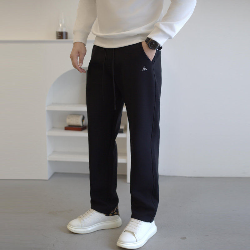   试样了好几条，终于给大家选到了一款版型好且性价比高的防风裤❗️【 轩齐石墨烯