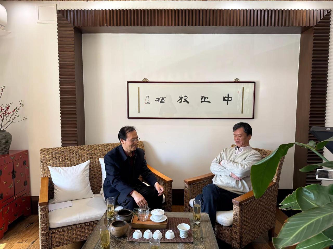 今天赴廊坊采访了中国作家协会会员、廊坊市残联副主席、盲人作家李东辉老师。尽管与东