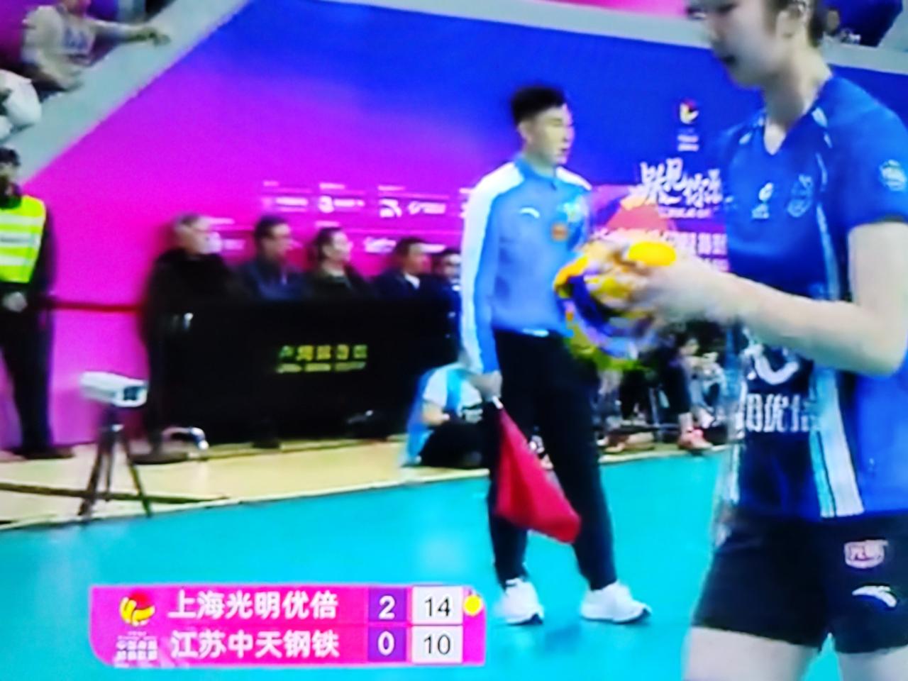 2025-2026女排排超联赛决赛第二场比赛，上海女排对阵江苏女排，前两局上海女