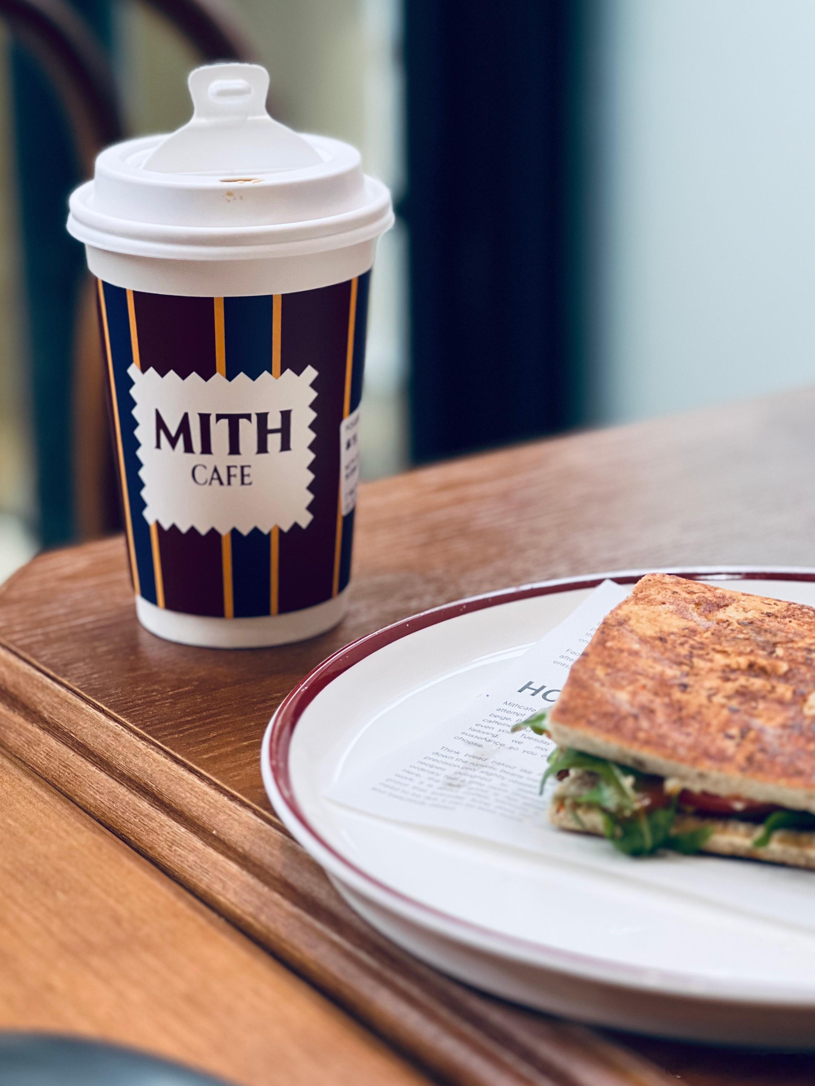 这里咖啡越来越平庸，Panini还是好评还是当年海盐芝麻可颂好吃隔空干啡