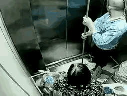 艺高人胆大，这个就不是了，这叫瞎大胆，上电梯带这么多东西，非但不说快一点，还磨磨