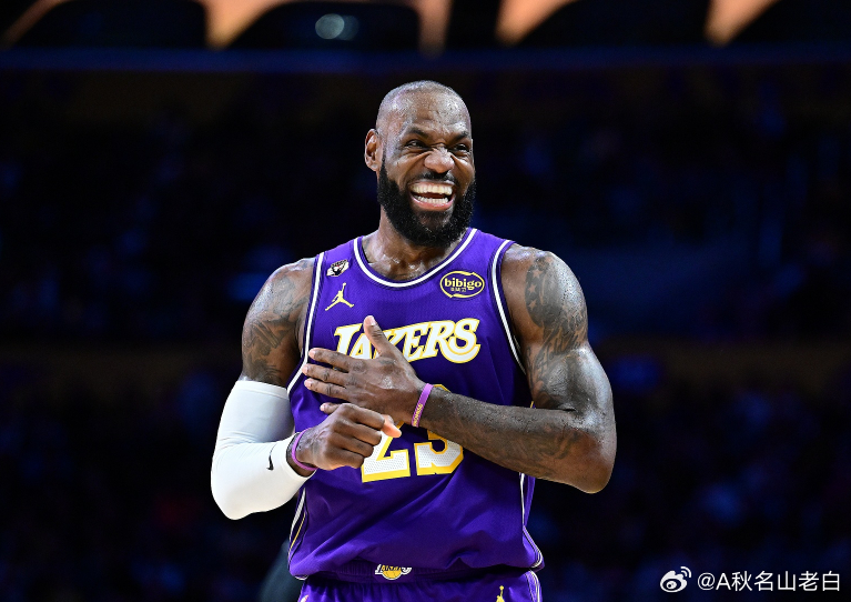 今日，湖人129-101客场击败勇士。赛后，湖人球星詹姆斯接受了采访。谈到本场大