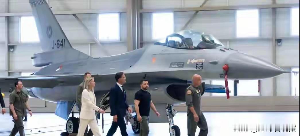 北约东翼战略升级！荷兰移交18架F-16打，乌克兰飞行员成最大赢家