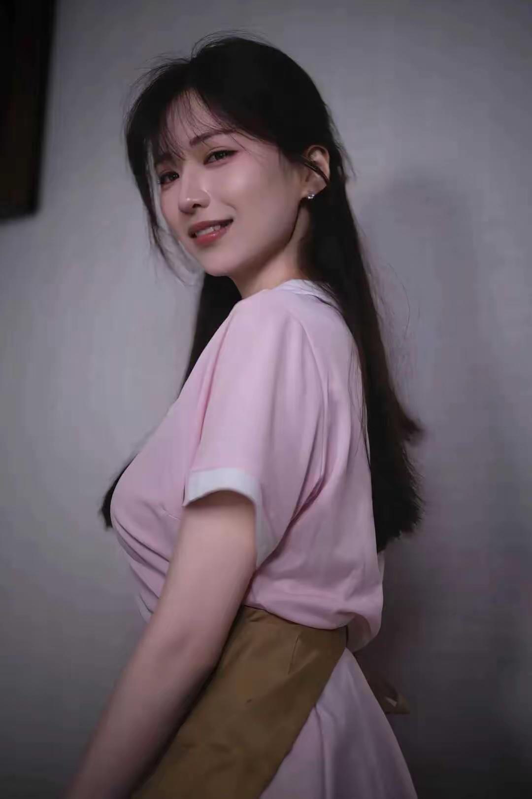 男人和女人，一旦开始高频度聊天，就是越界的开始。字里行间，都是暧昧的气息，哪怕一