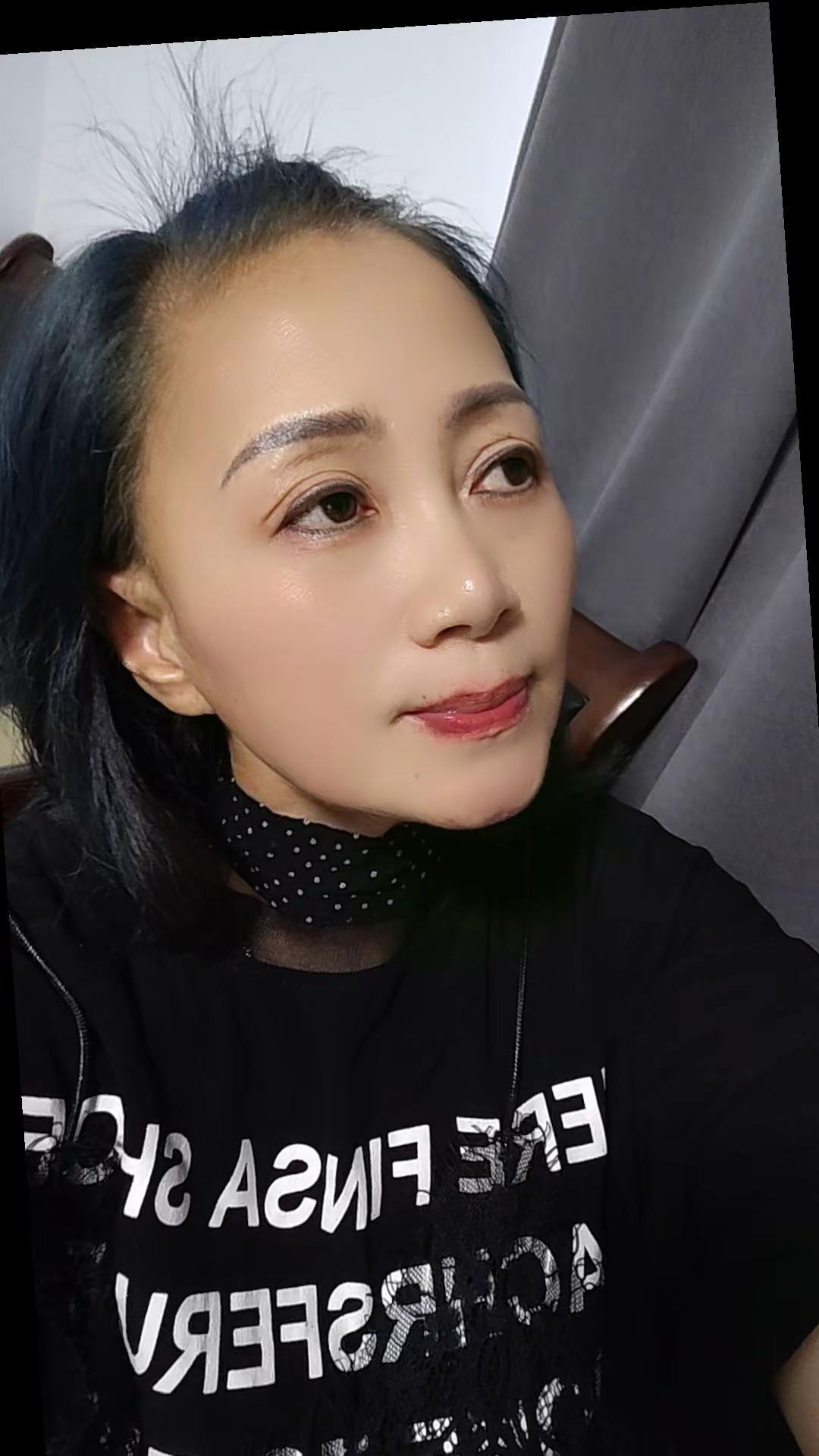 发个照骗取悦自己 谁化妆过后还不是个精致的美女 精致妆容取悦自己