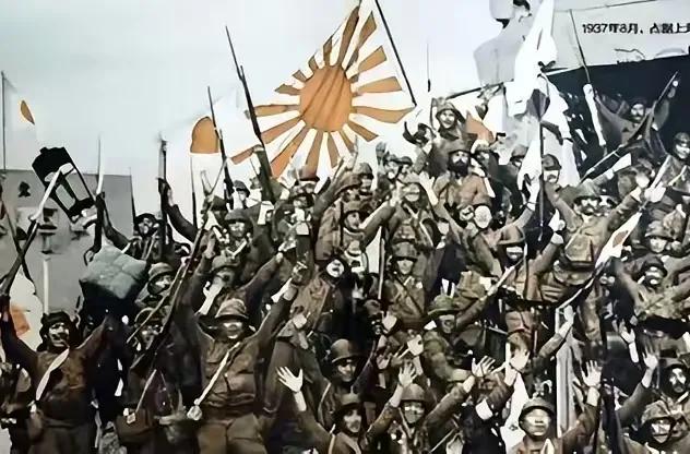 对付日本，我们一定要学俄罗斯！日本不怕我们的航母，不怕我们的轰炸机，甚至不怕我们