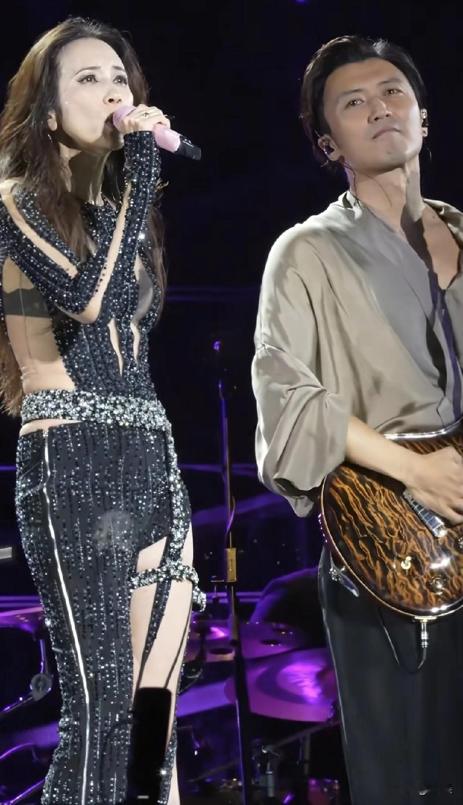 谢霆锋莫文蔚演唱会现场