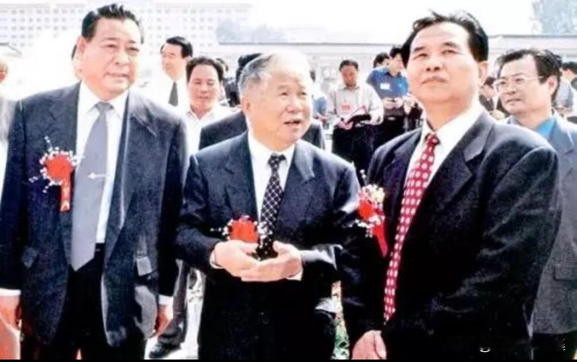 2007年4月18日，中国科学院、中国工程院院士、清华大学教授吴良镛先生专程来到