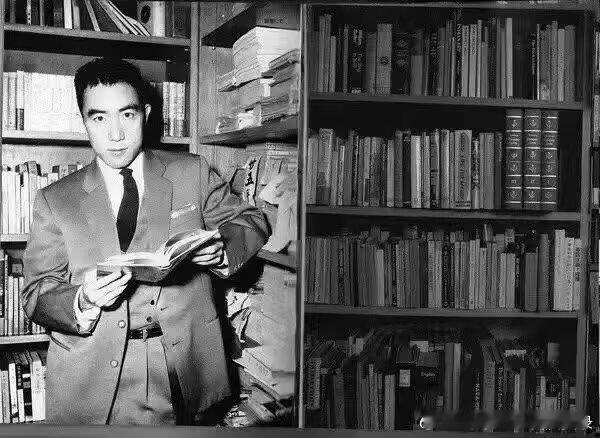 8486今天是4.23世界读书日祝大家正直，勇敢，有阅读量 