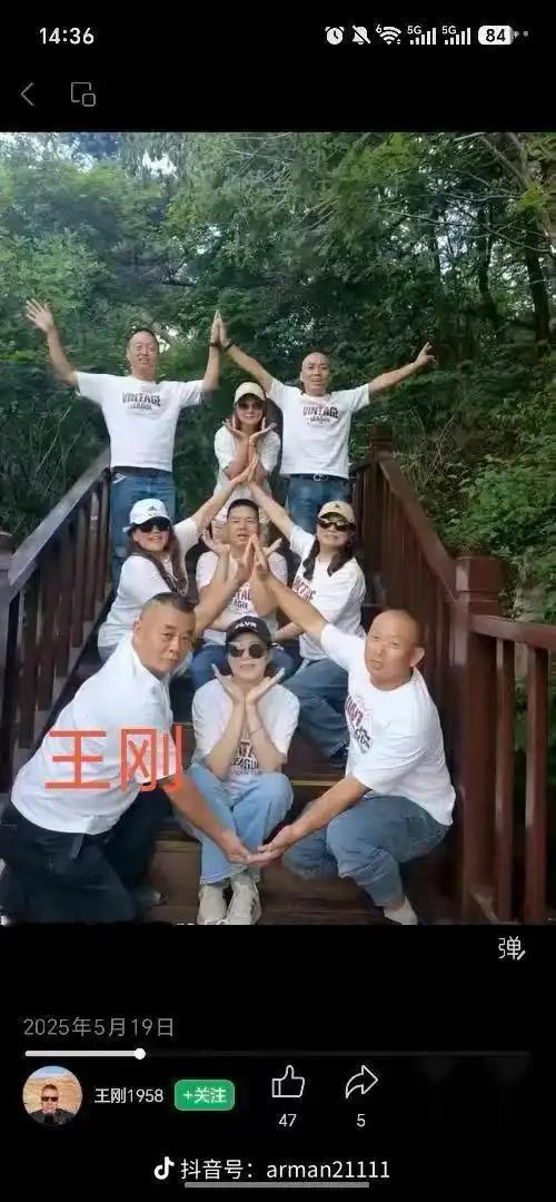 听说那位在新疆伊犁“一战成名”的王老板，现在已经开着房车进藏了。

当初为了区区